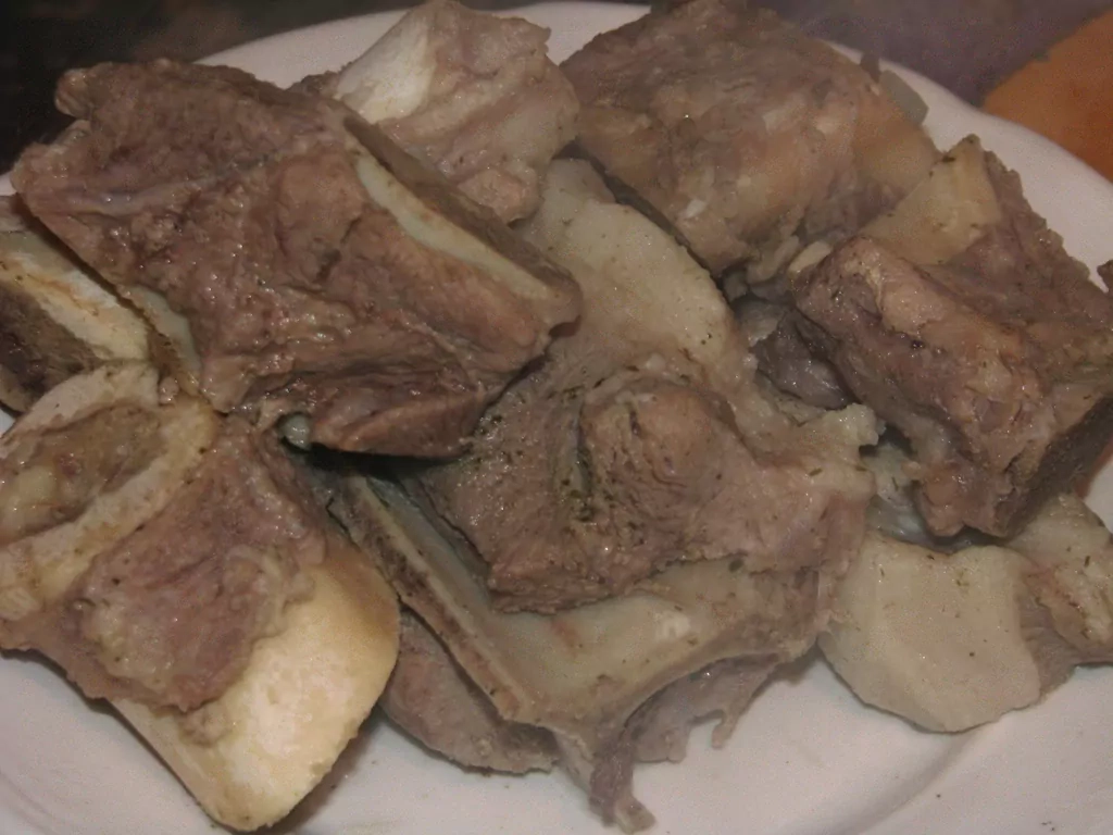 Frikadeļu zupa ar kartupeļiem un burkāniem