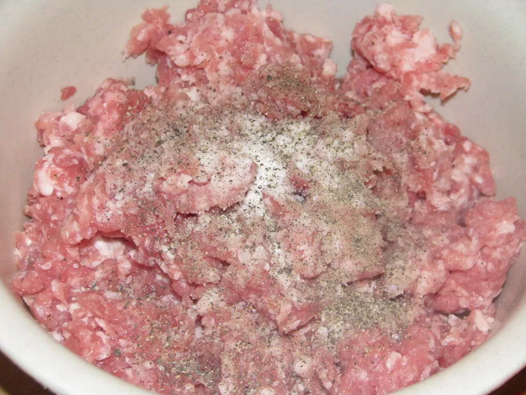 Frikadeļu zupa ar kartupeļiem un burkāniem