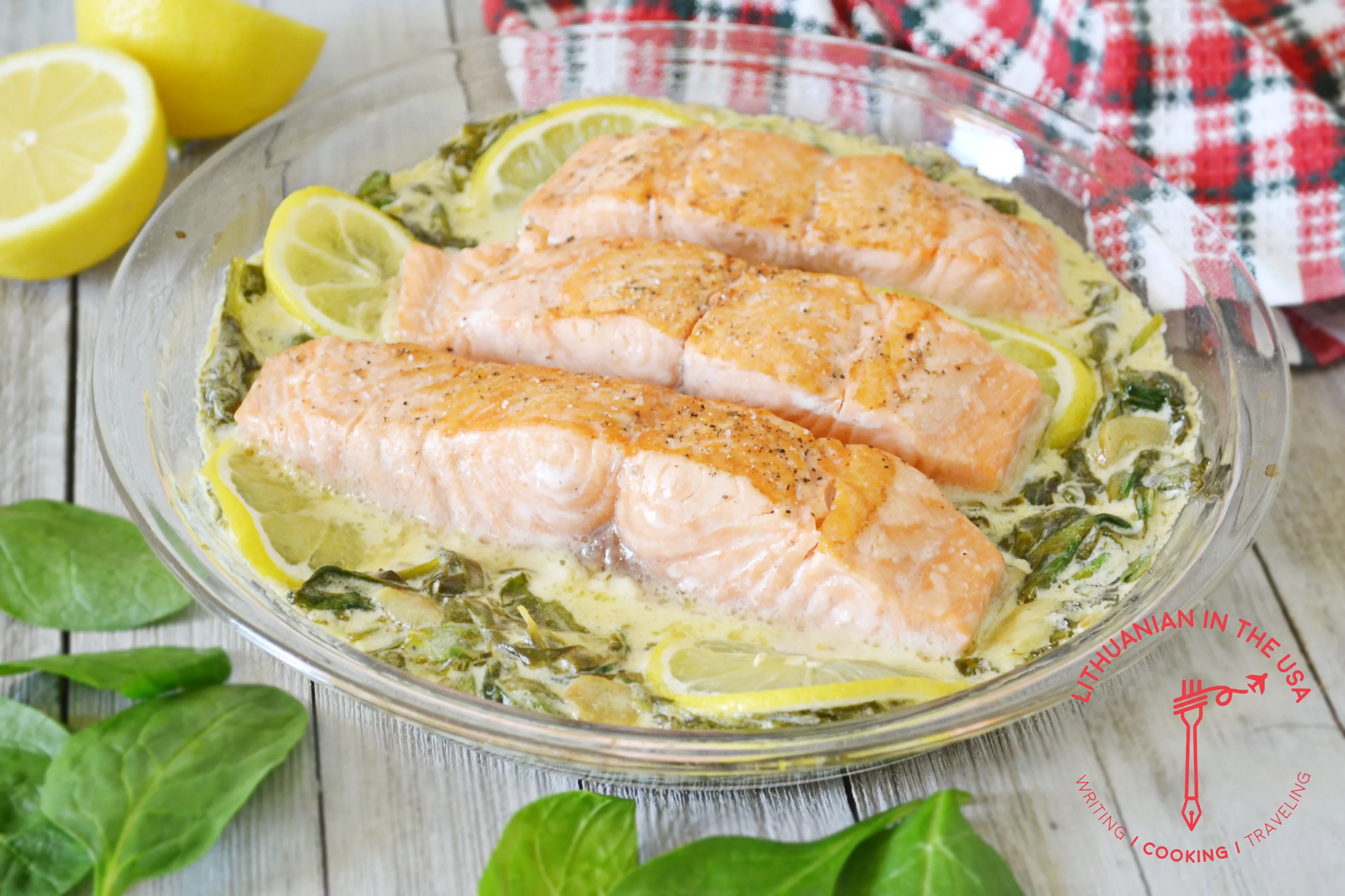 Lašiša su kreminiu špinatų padažu