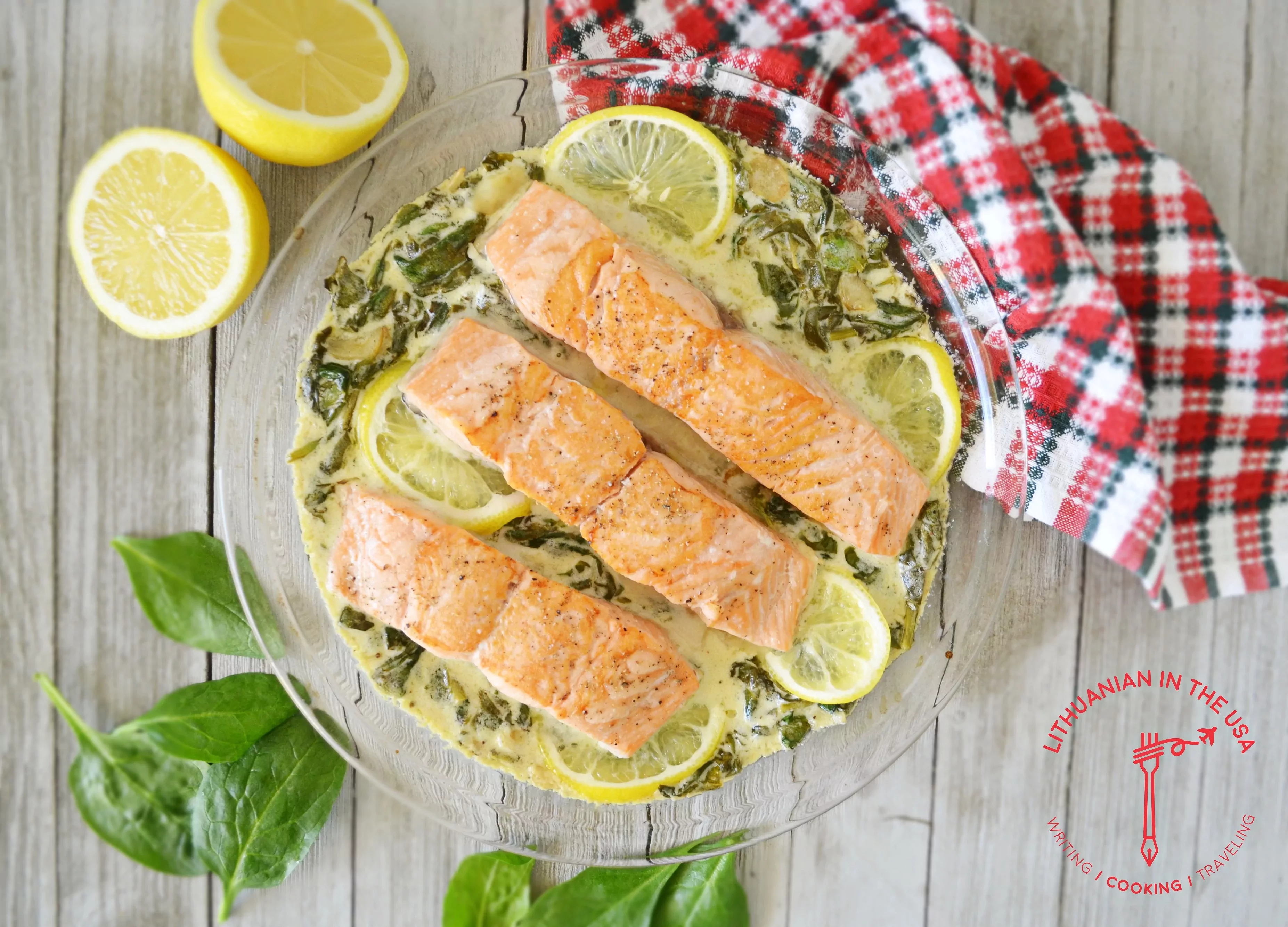 Lašiša su kreminiu špinatų padažu