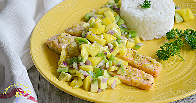 Salmon with Mango, Avocado and Bell Pepper Salsa