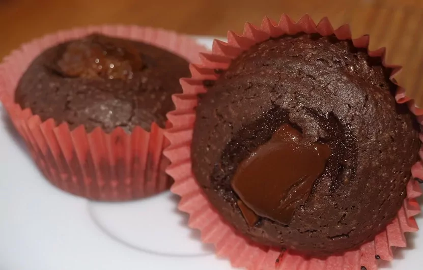 Receptas: Šokoladiniai keksiukai su karamele