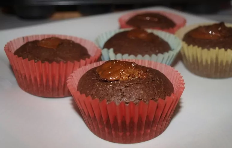 Receptas: Šokoladiniai keksiukai su karamele