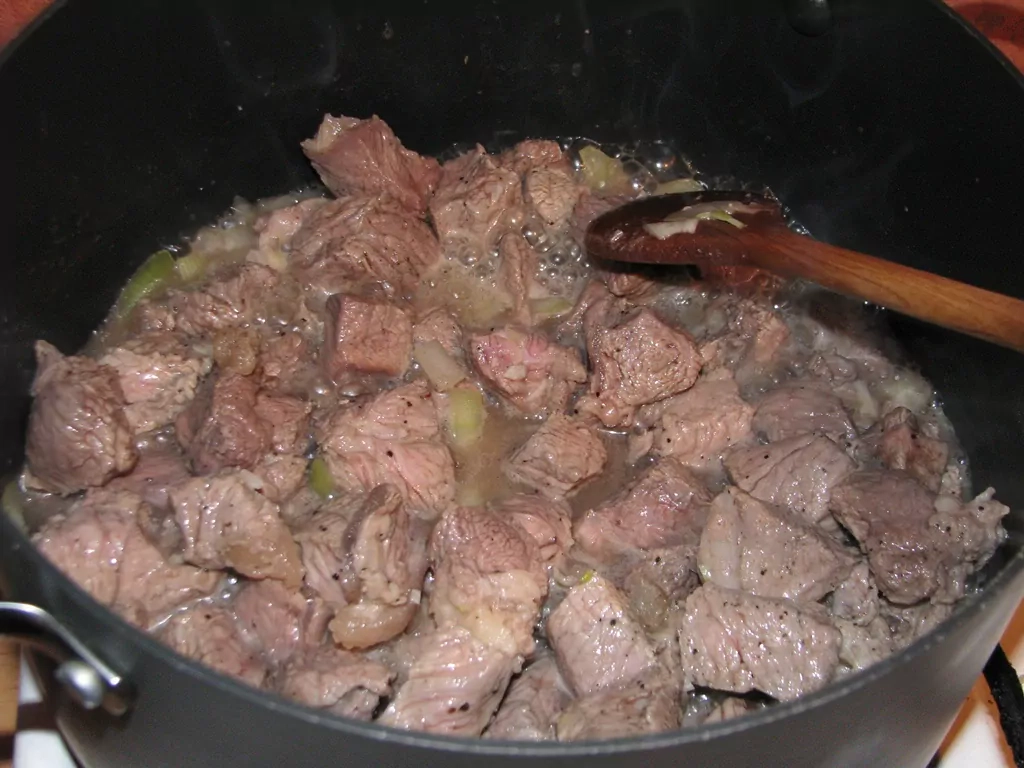 Garda un viegli pagatavojama liellopu gaļas gulašzupa