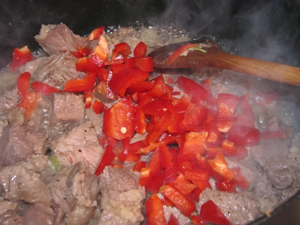 Garda un viegli pagatavojama liellopu gaļas gulašzupa