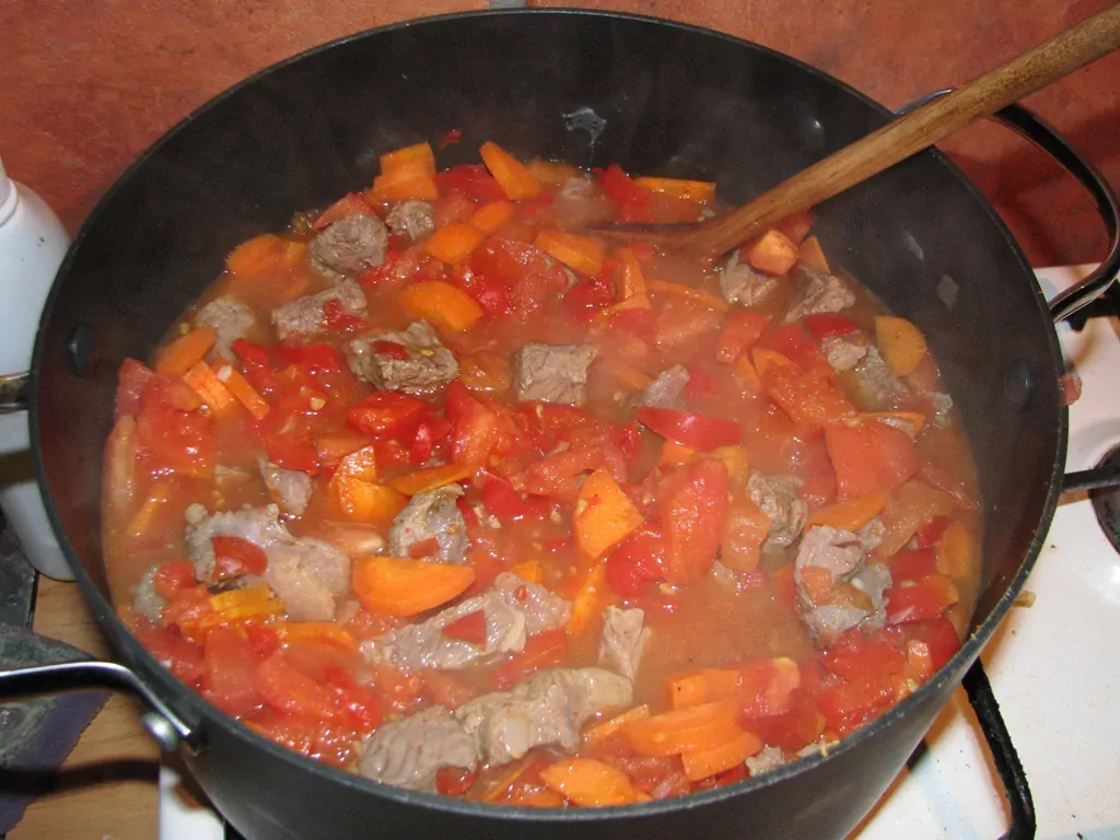 Garda un viegli pagatavojama liellopu gaļas gulašzupa