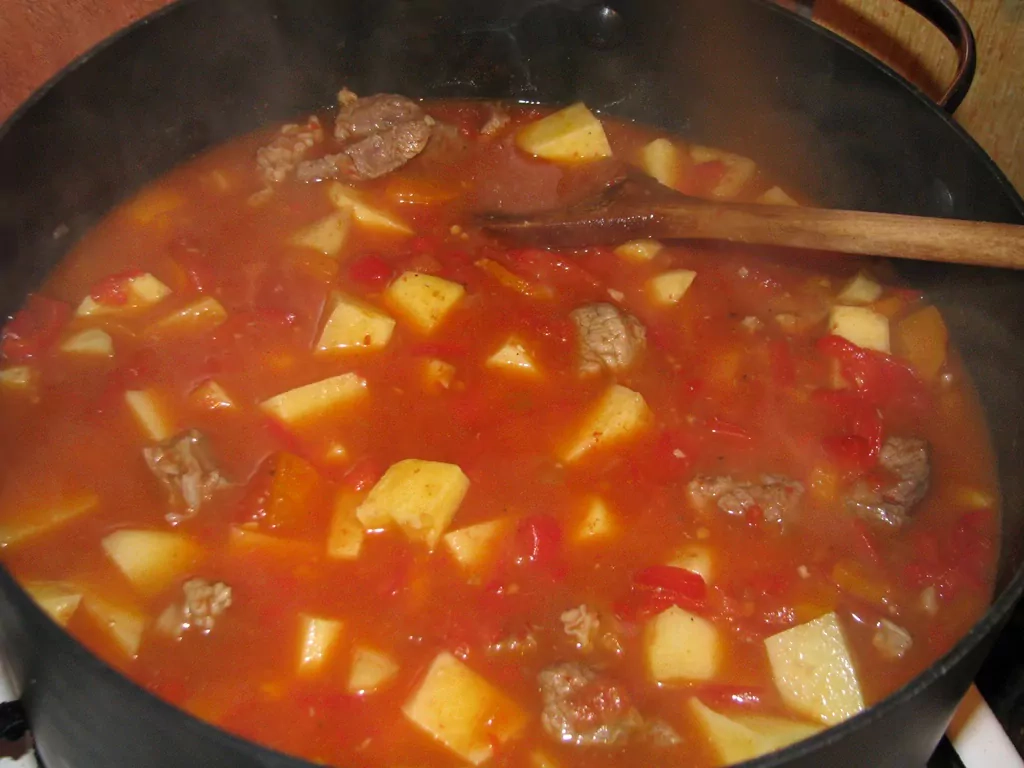 Garda un viegli pagatavojama liellopu gaļas gulašzupa