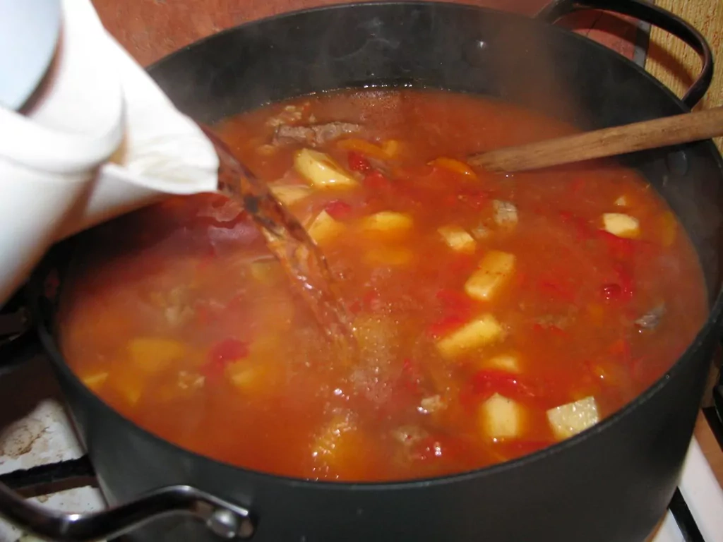 Garda un viegli pagatavojama liellopu gaļas gulašzupa