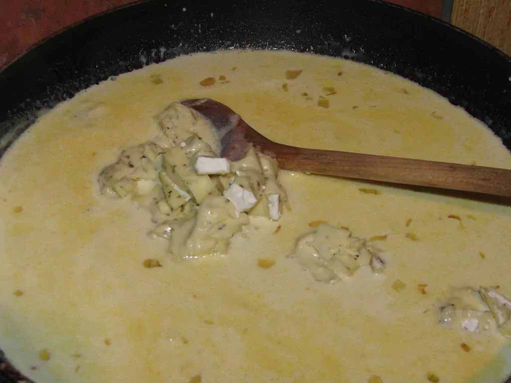 Makaroni ar garnelēm karija mērcē