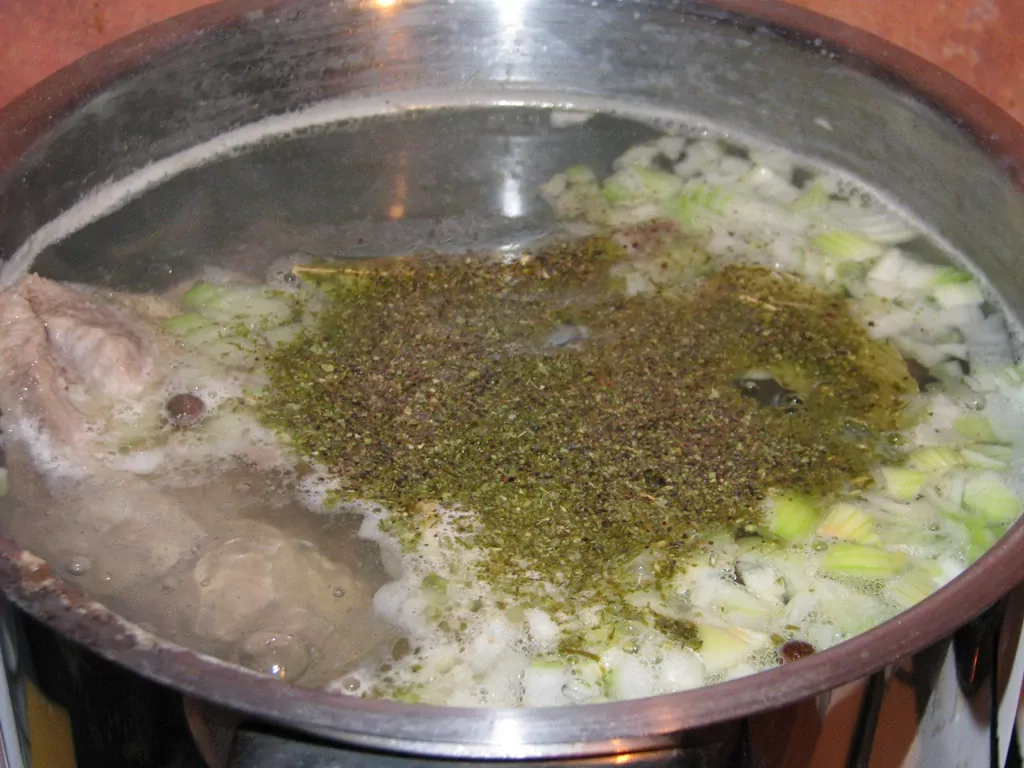 Vec vecāsmammas biešu zupa ar liellopu gaļu