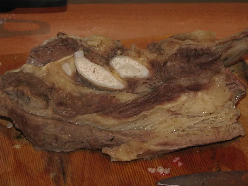 Vec vecāsmammas biešu zupa ar liellopu gaļu