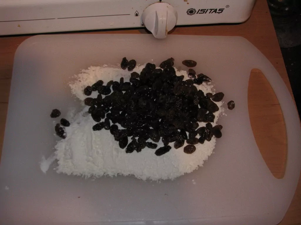 Biskvīta pīrāgs ar kondensēto pienu