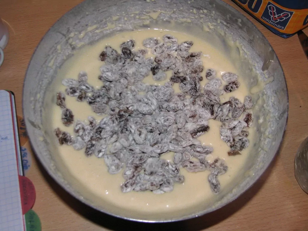 Biskvīta pīrāgs ar kondensēto pienu