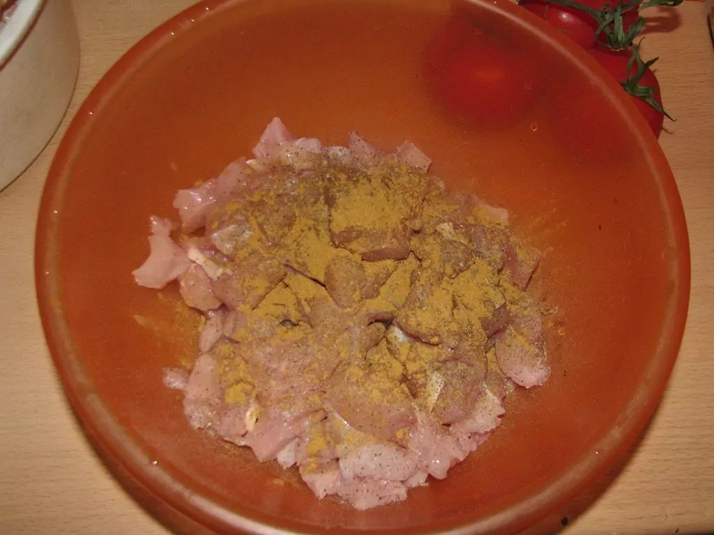 Vistas fileja dārzeņu un saldā krējuma mērcē