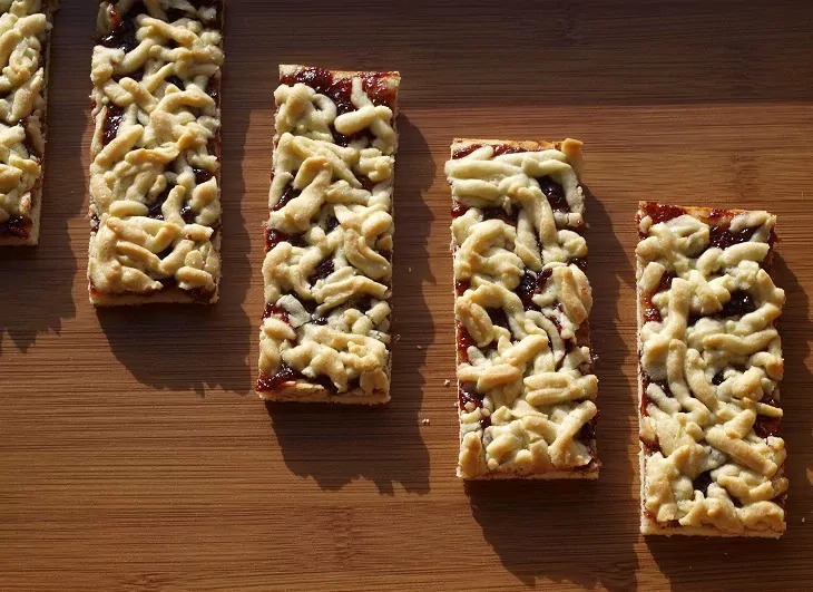 Sausainiai – juostelės su džemu