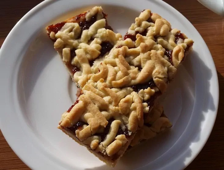 Sausainiai – juostelės su džemu