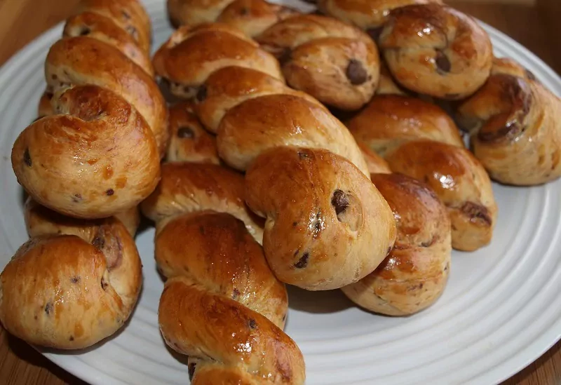 Mielinės bandelės su šokoladu