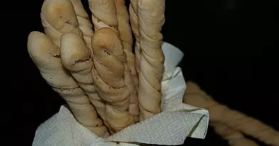 Užkandis: Pikantiškos juostelės su česnakais