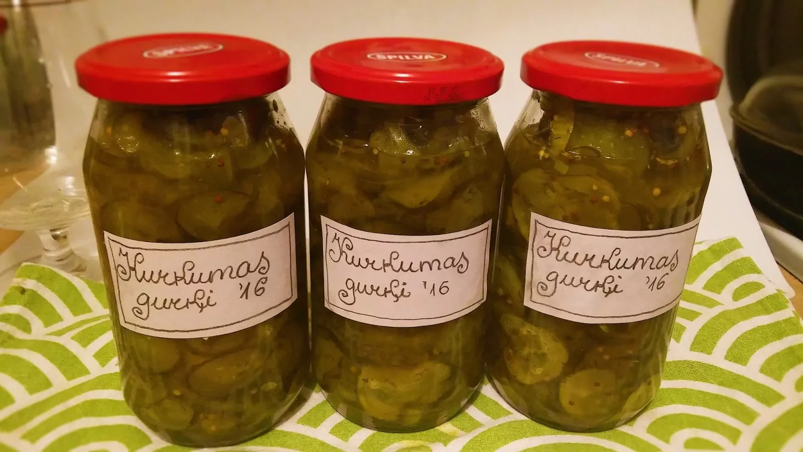 Marinēti gurķīši ar kurkumu