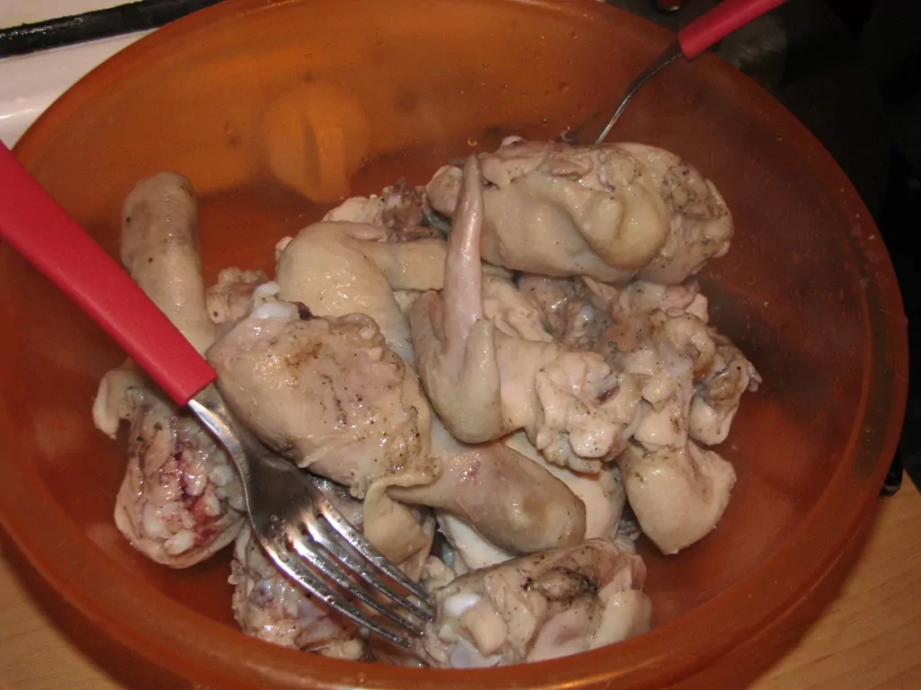 Vistas šmoris ar kanēli, tomātiem un vīnu