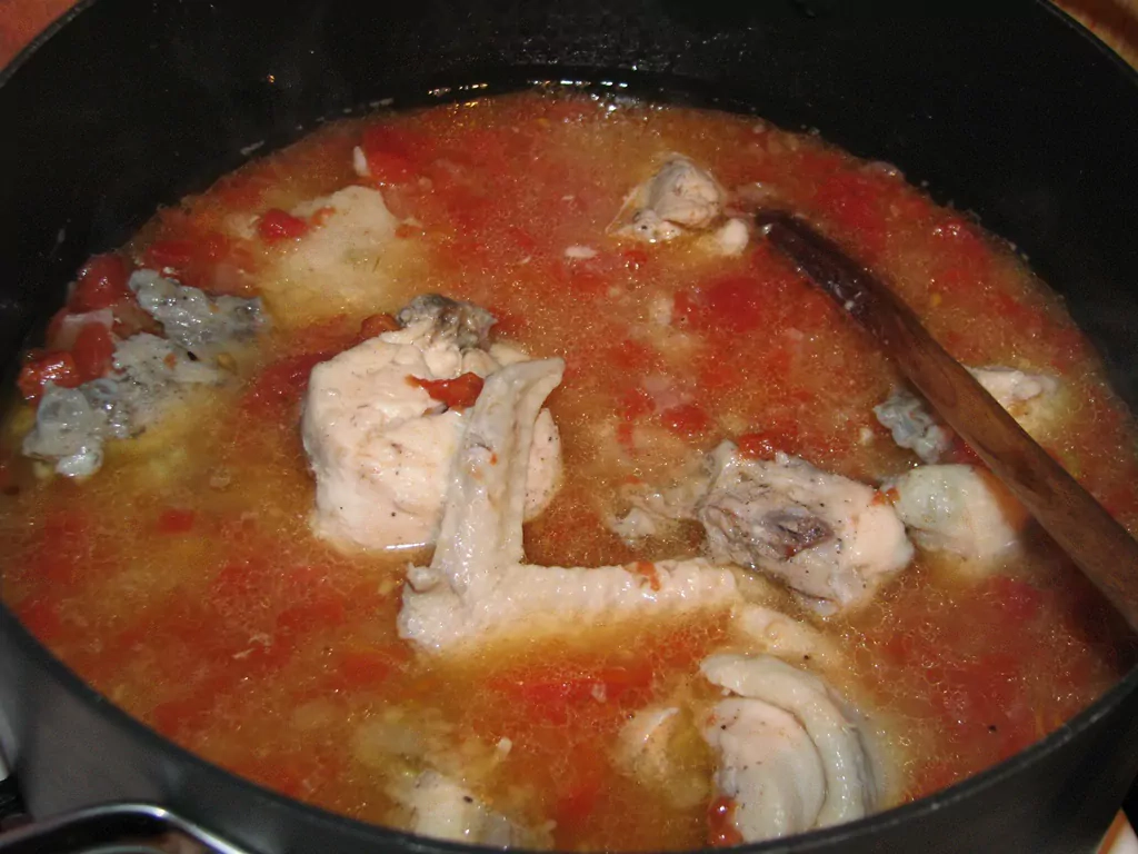 Vistas šmoris ar kanēli, tomātiem un vīnu