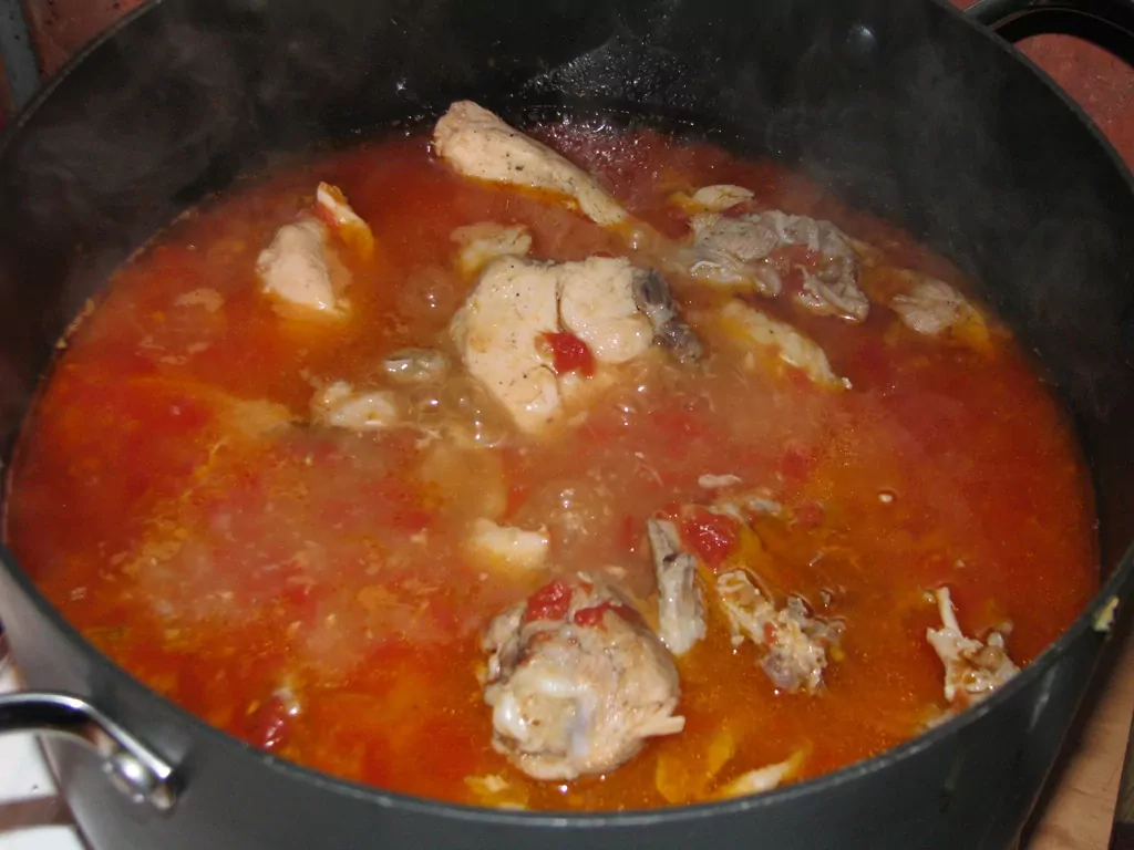 Vistas šmoris ar kanēli, tomātiem un vīnu