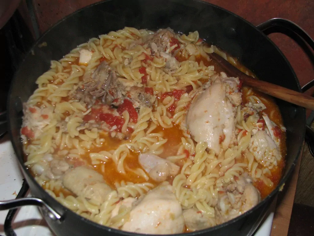 Vistas šmoris ar kanēli, tomātiem un vīnu