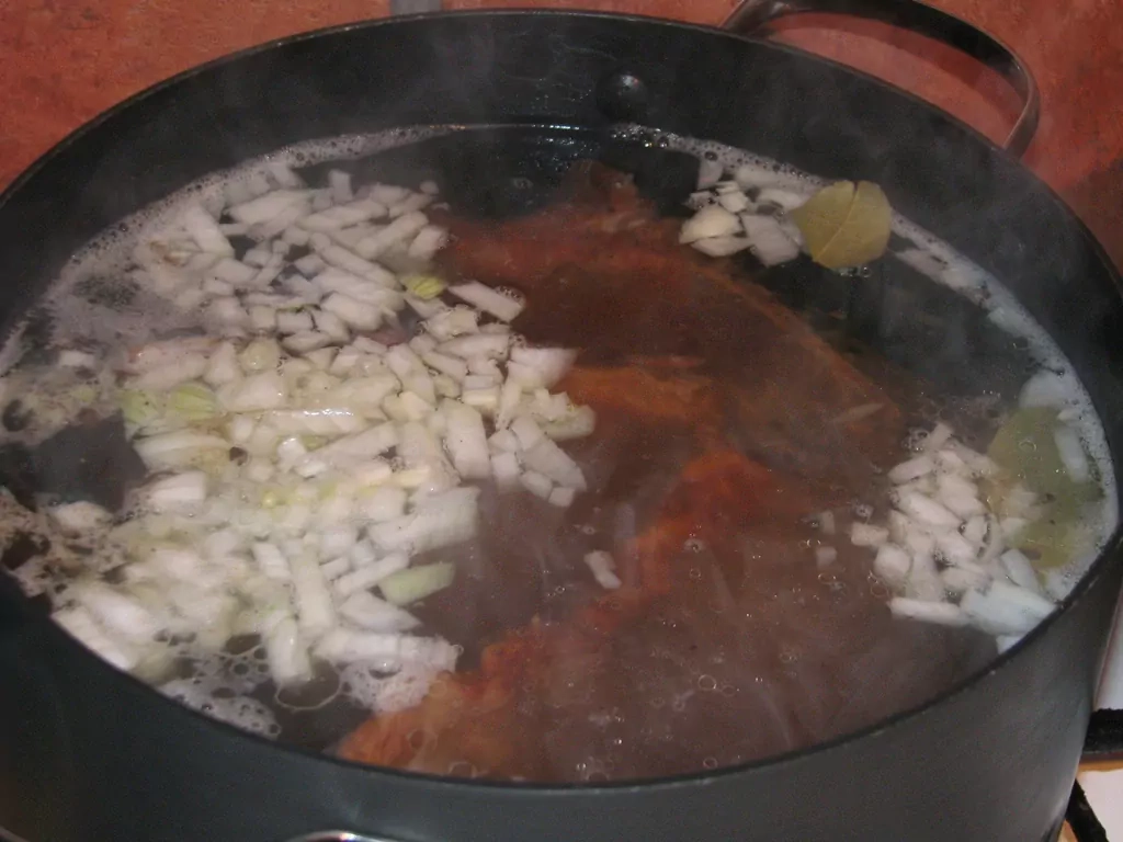 Pupiņu zupa ar tomātiem jeb latviešu čilli