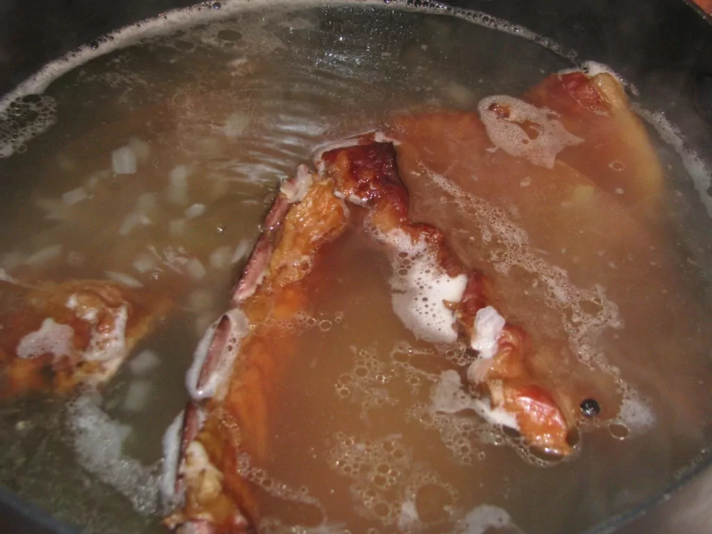 Pupiņu zupa ar tomātiem jeb latviešu čilli