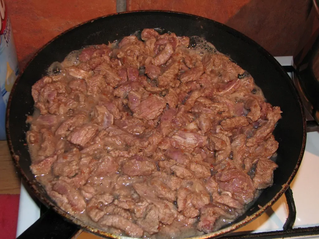 BefstrogOnovs vai befstrogAnovs ar liellopu gaļu