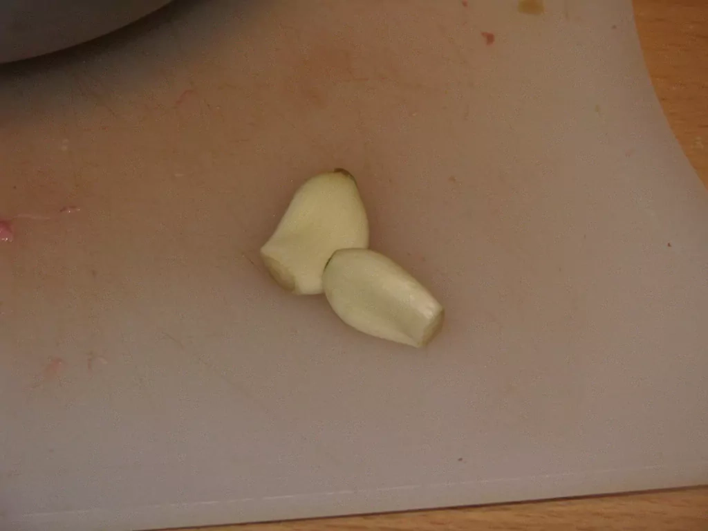 Liellopa gaļas sautējums ar pupiņām, ananāsiem un papriku