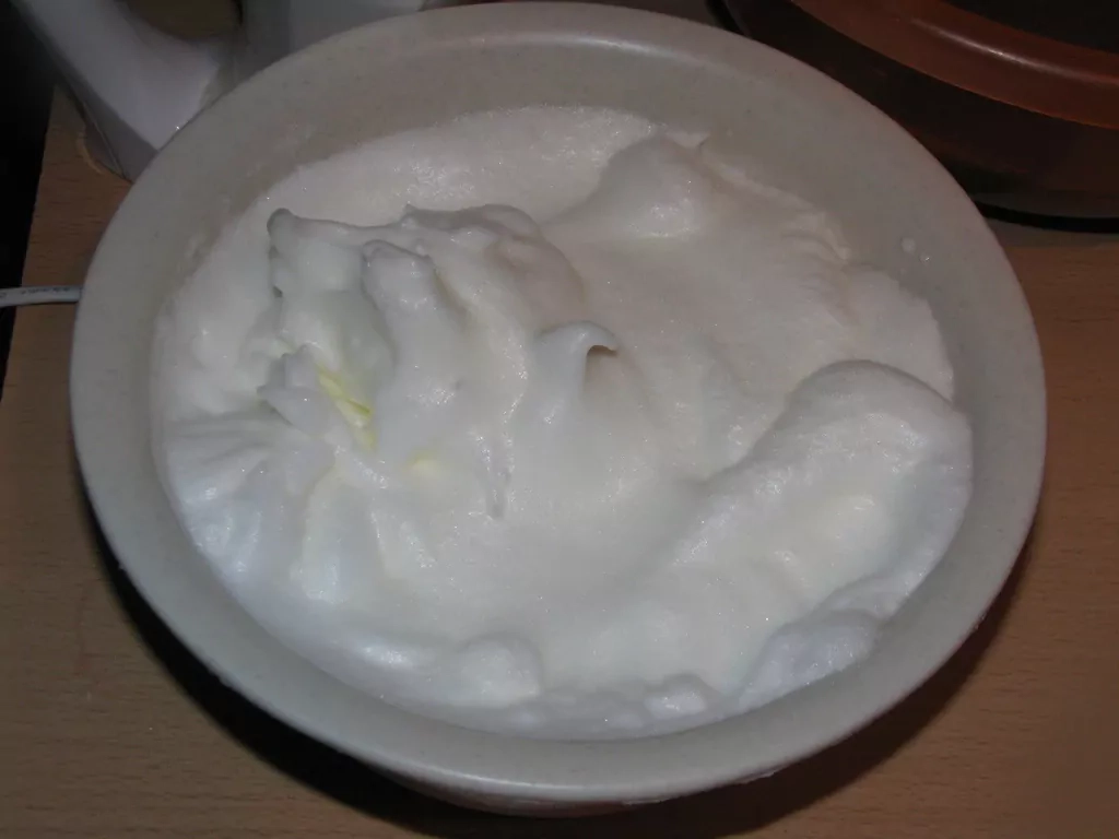 Šoko kūka ar jogurta/putukrējuma krēmu