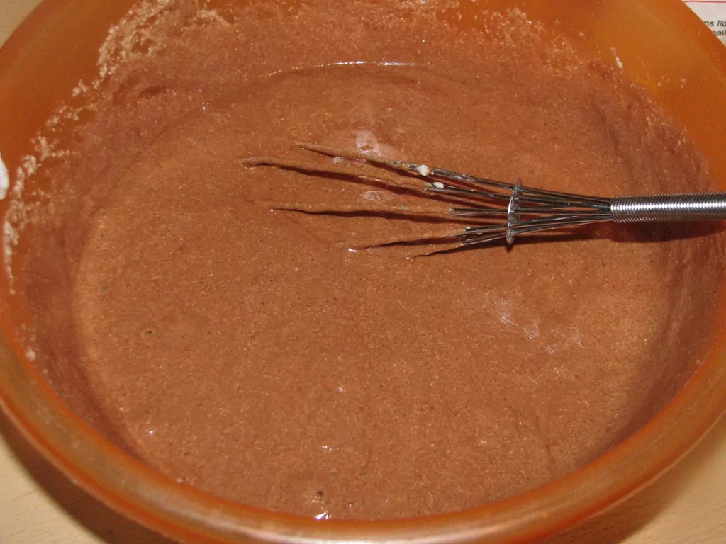 Šoko kūka ar jogurta/putukrējuma krēmu