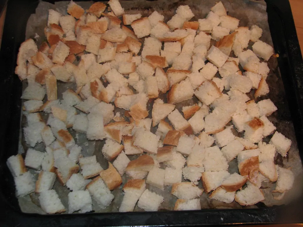 Tomātu zupa ar ķiplokiem un saldo krējumu