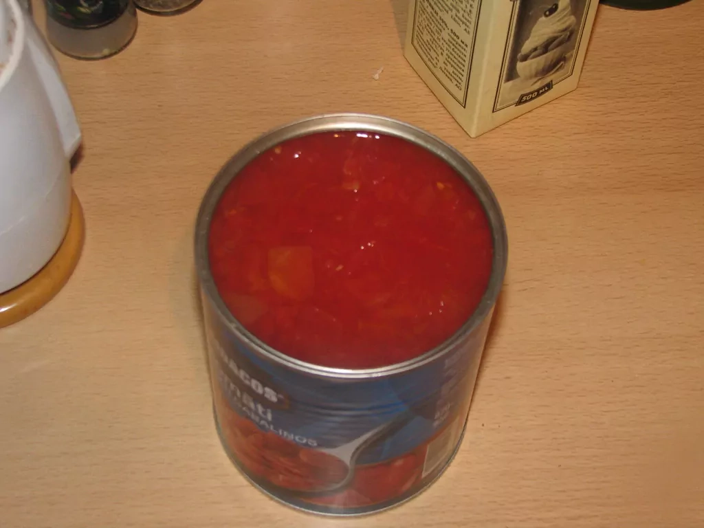 Tomātu zupa ar ķiplokiem un saldo krējumu