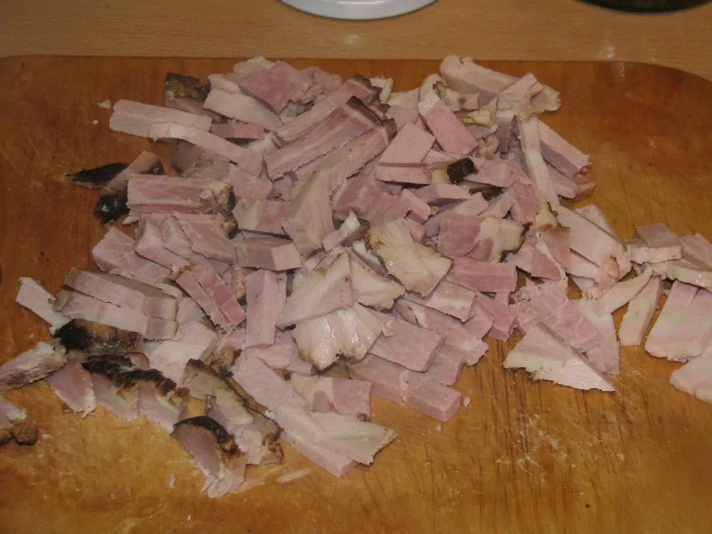 Cūkgaļas šmoris ar žāvētu gaļu un gurķiem