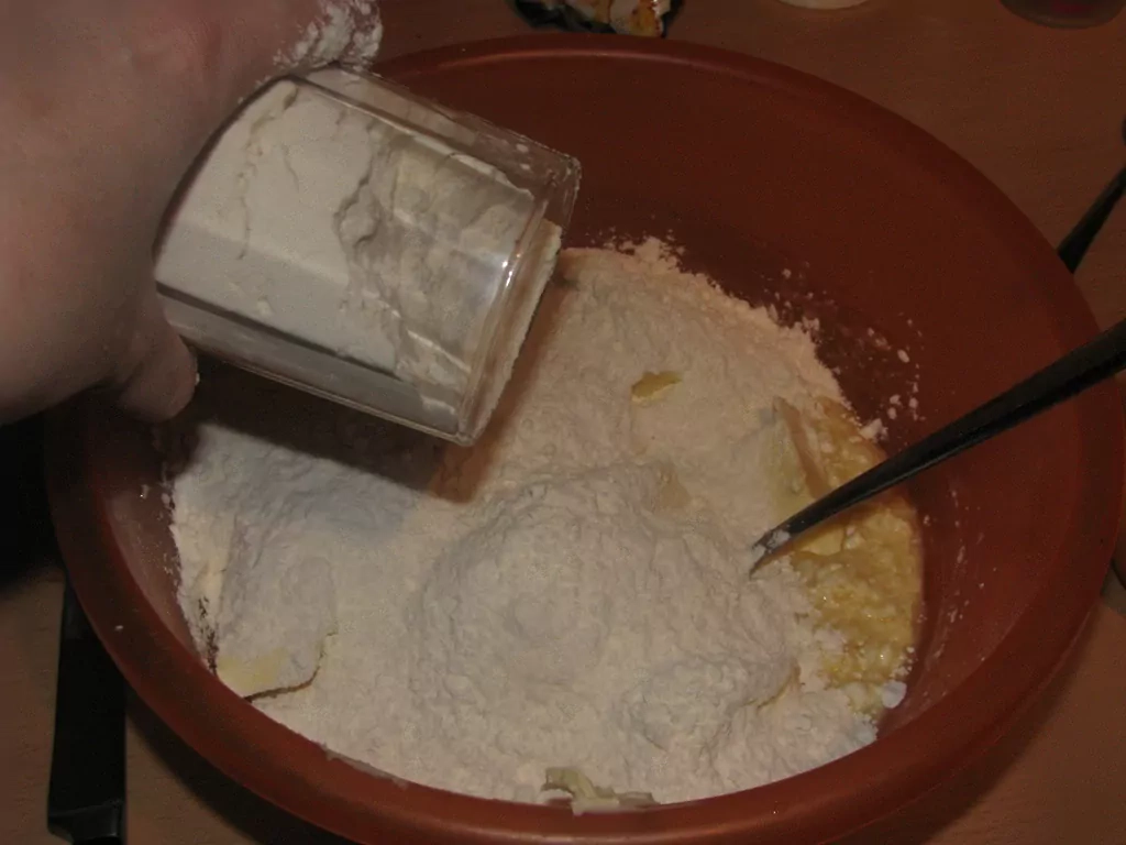 Biezpiena plātsmaize ar āboliem