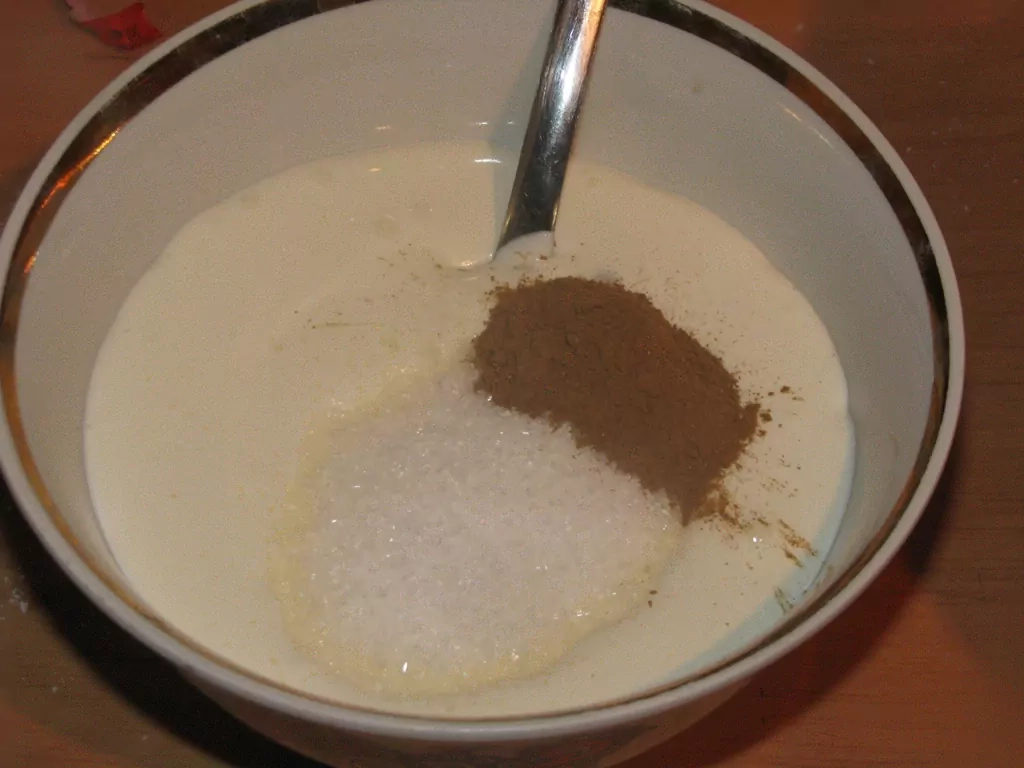 Biezpiena plātsmaize ar āboliem