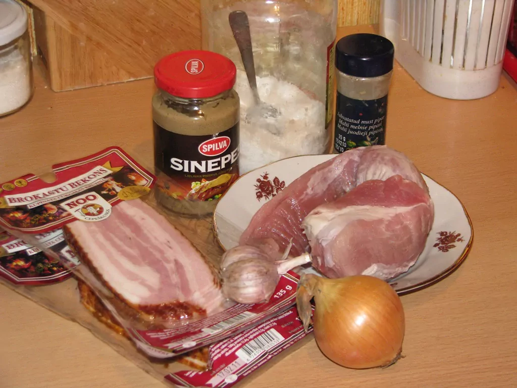 Cūkas filejas medaljoni bekonā