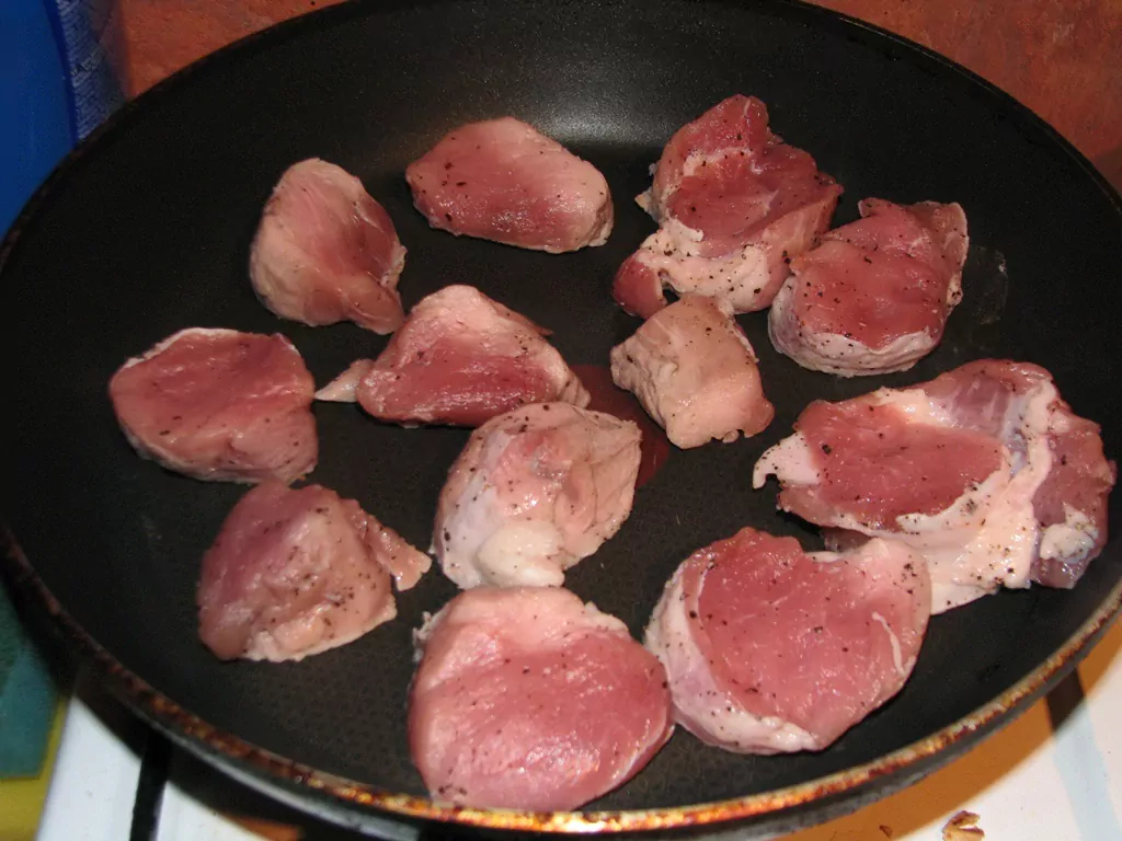 Cūkas filejas medaljoni bekonā