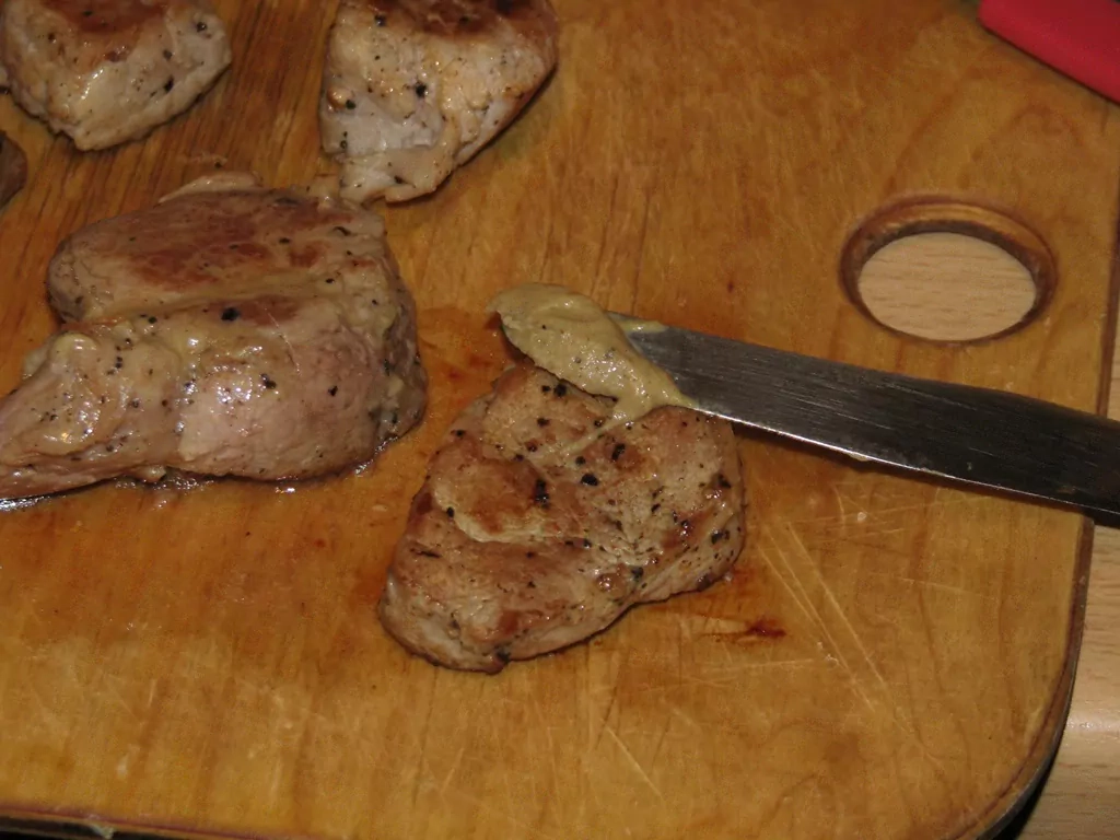 Cūkas filejas medaljoni bekonā