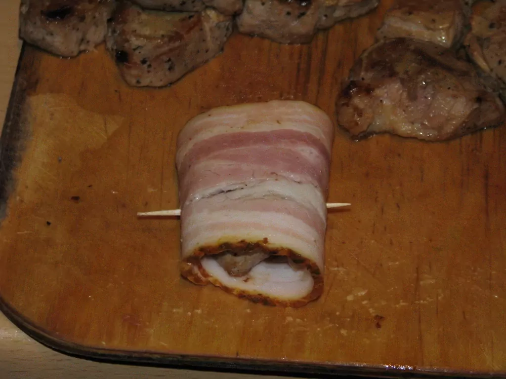 Cūkas filejas medaljoni bekonā