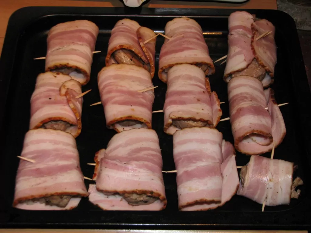 Cūkas filejas medaljoni bekonā