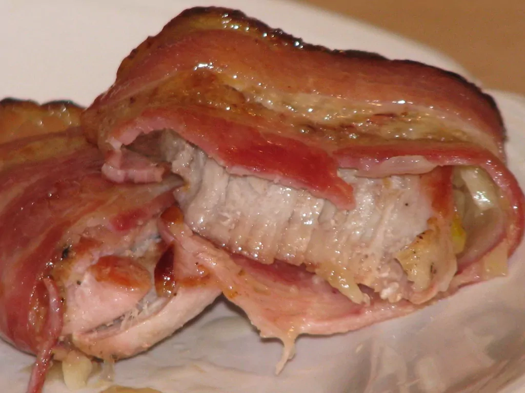 Cūkas filejas medaljoni bekonā