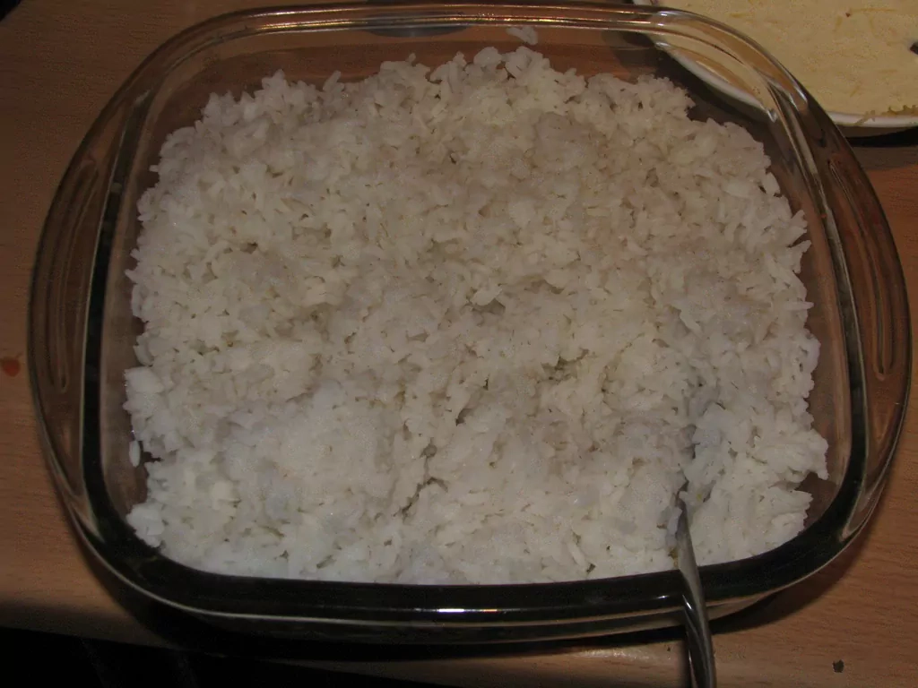 Rīsu sacepums ar dārzeņiem un žāvētu gaļu