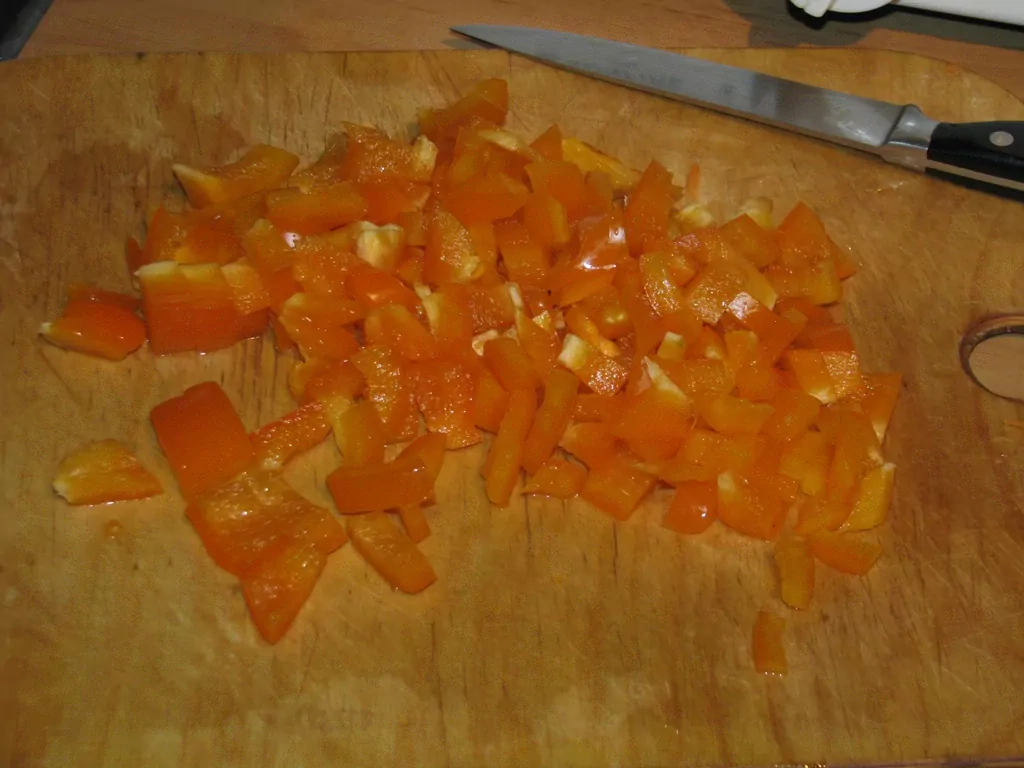 Rīsu sacepums ar dārzeņiem un žāvētu gaļu