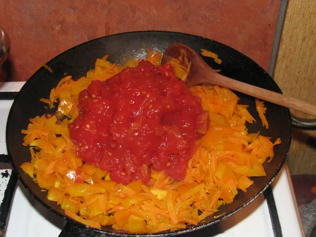 Rīsu sacepums ar dārzeņiem un žāvētu gaļu