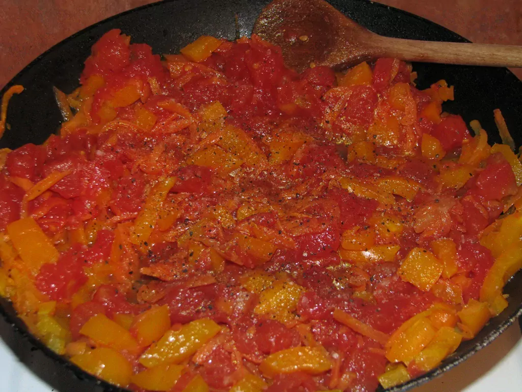 Rīsu sacepums ar dārzeņiem un žāvētu gaļu