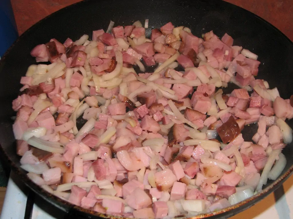 Rīsu sacepums ar dārzeņiem un žāvētu gaļu