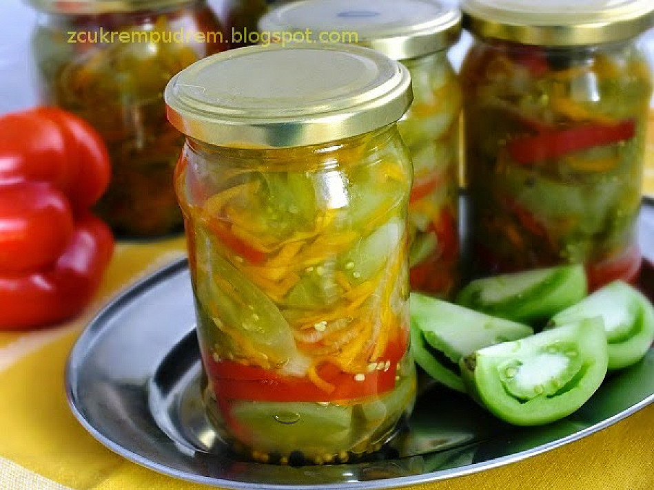 Sałatka z zielonych pomidorów z marchewką i cebulą na zimę